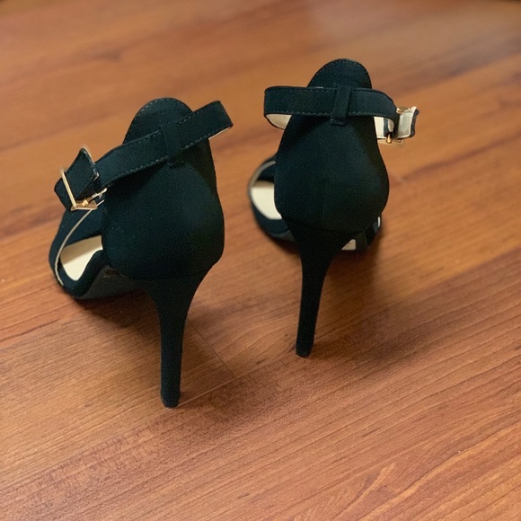 Heels - Picture 2 of 3